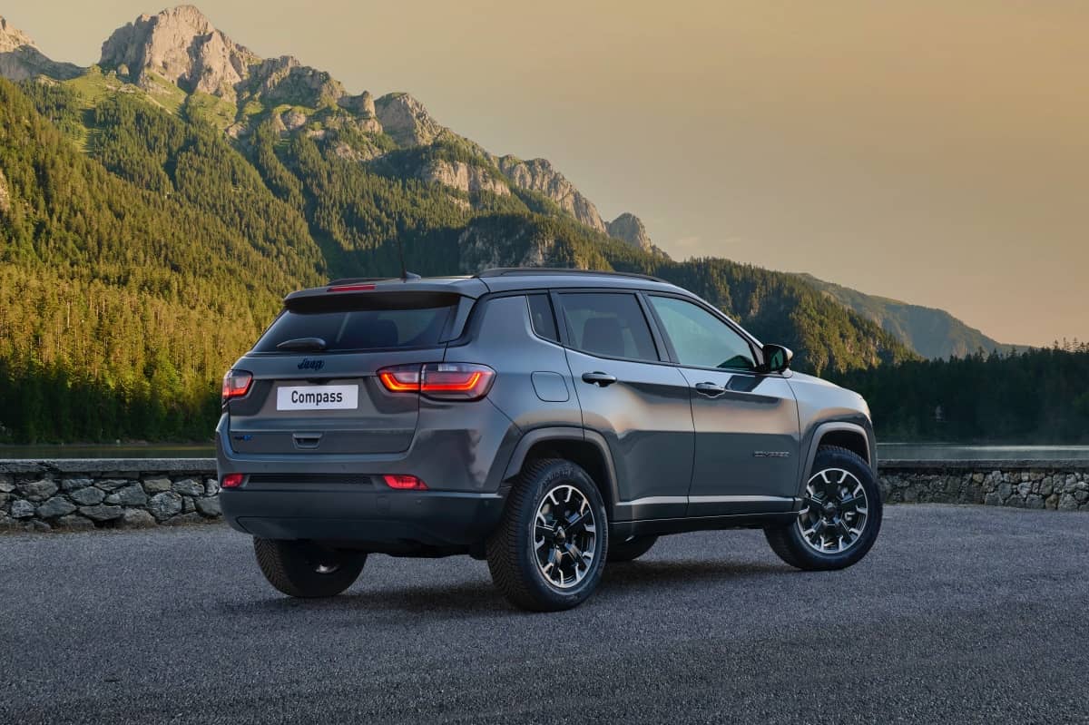 La S Rie Sp Ciale Upland De La Jeep Renegade Et De La Compass Est