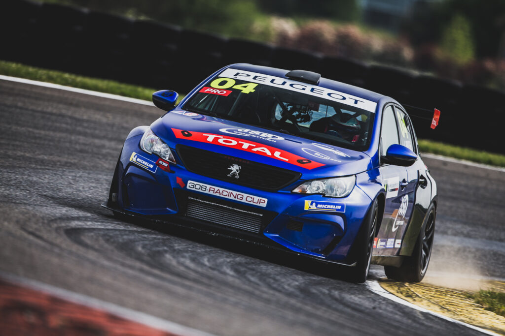 308 RACING CUP : DOUBLÉ DE BRICHÉ, À L’EXPÉRIENCE !