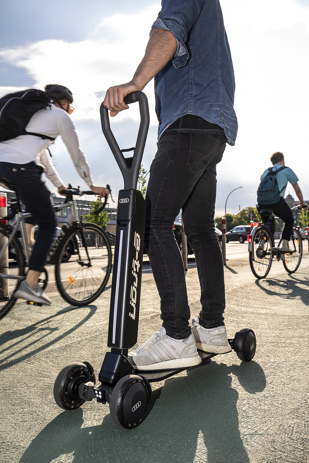 trottinette électrique AUDI neuve dans sa boite d'origine