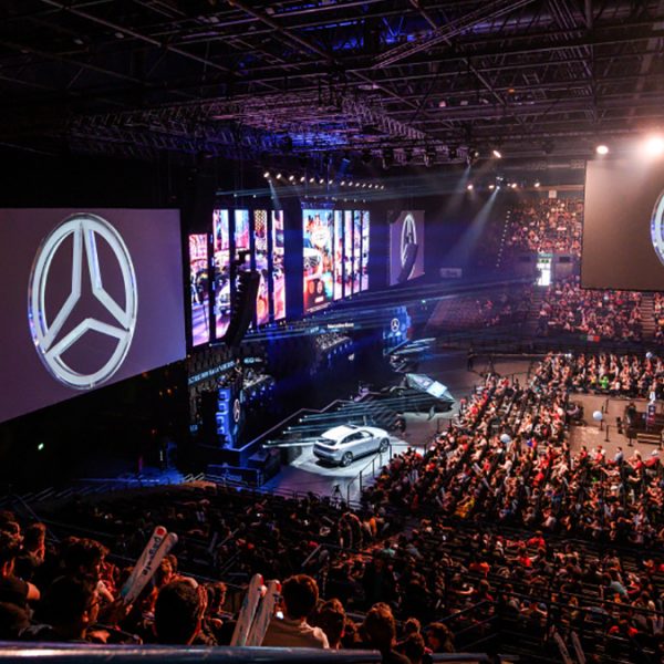 Mercedes-Benz et l'e-sport : écoutez l'interview-podcast de Bettina Fetzer, Vice-Présidente Marketing Cars