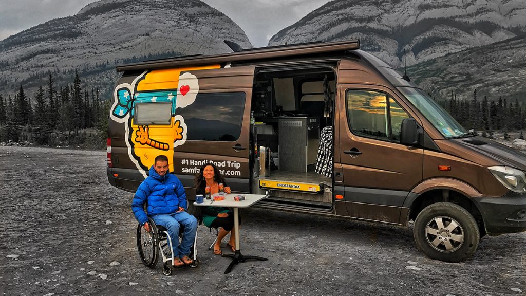 Tétraplégique, un ancien athlète parcourt le monde en Mercedes Sprinter 4×4