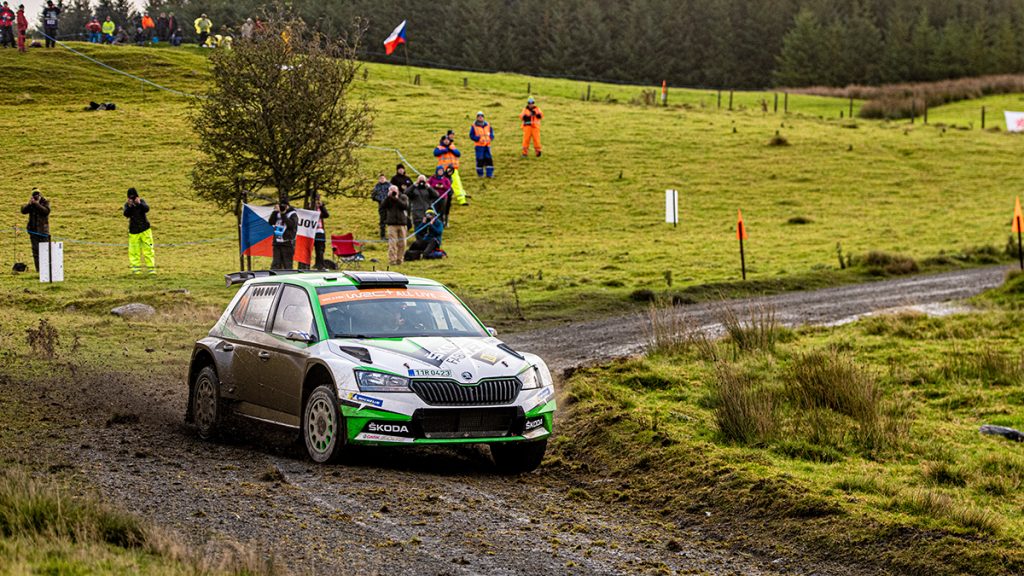 Doublé au rallye de Grande-Bretagne pour ŠKODA et titre mondial à 19 ans pour Kalle Rovanperä