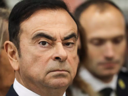 Carlos Ghosn fui le Japon