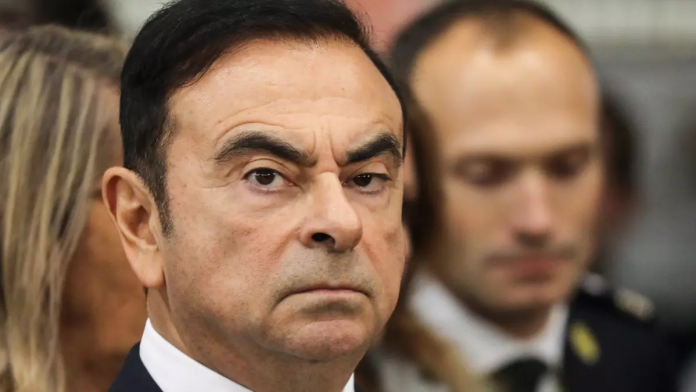 Carlos Ghosn fui le Japon