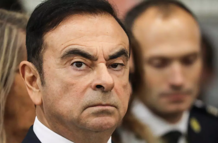 Carlos Ghosn fui le Japon