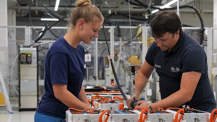 BMW Group accélère sur la production de ses systèmes d'entrainement électrique à l'usine de Dingolfing, Allemagne