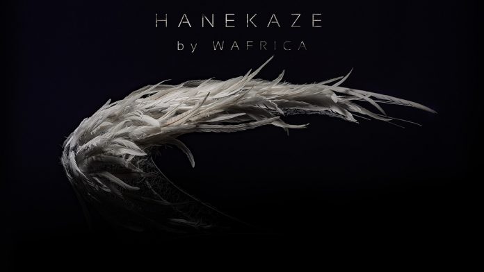 Wafrica et Toyota présentent à la Maison de la Culture du Japon une sculpture inspirée de l'automobile, combinant les esthétiques d’Afrique de l’Ouest et du Japon