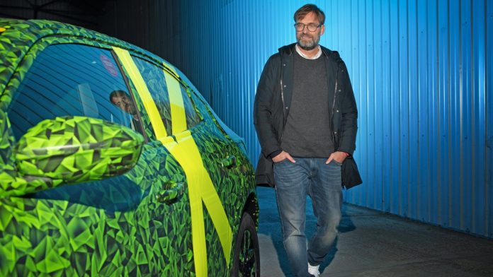 Jürgen Klopp au volant de l'Opel Mokka