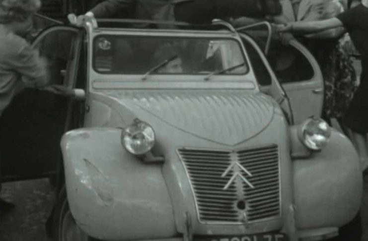 Pendant la crise du Covid-19, Citroen origins s’enrichit d’archives INA et du podcast ‘(pop)ulaire’ avec Luc Ferry