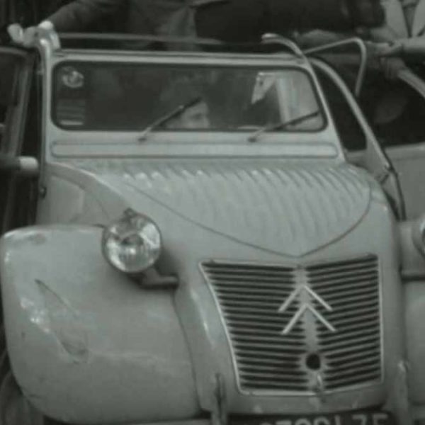 Pendant la crise du Covid-19, Citroen origins s’enrichit d’archives INA et du podcast ‘(pop)ulaire’ avec Luc Ferry