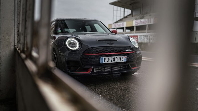 MINI John Cooper Works Clubman ALL4 GP Inspired -l’esprit GP pour toute la famille