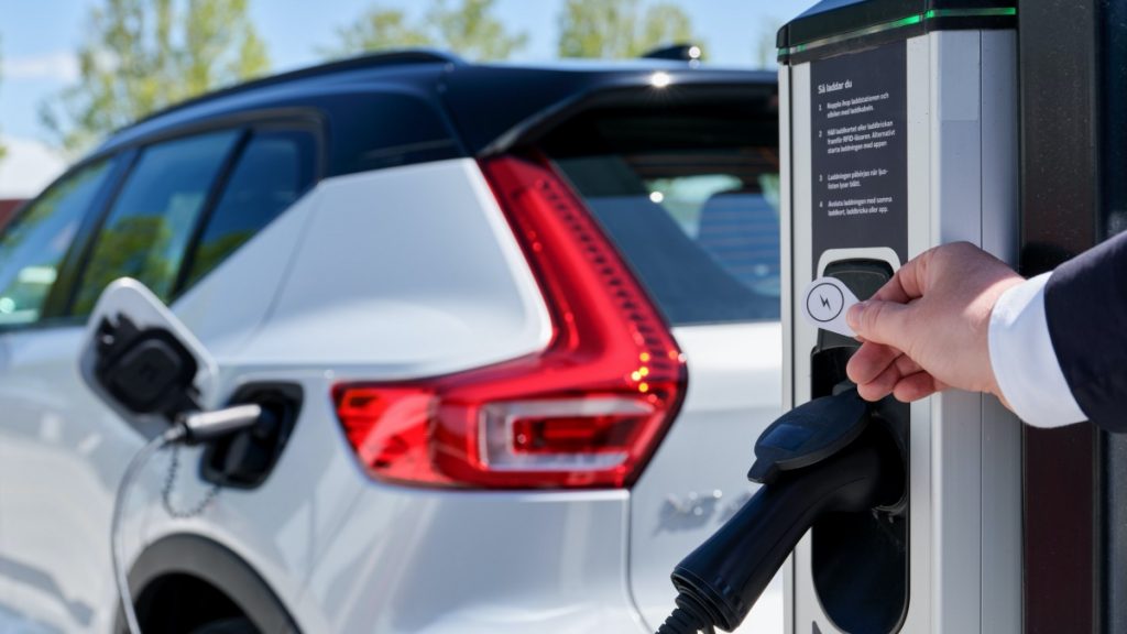 Volvo Cars et Plugsurfing