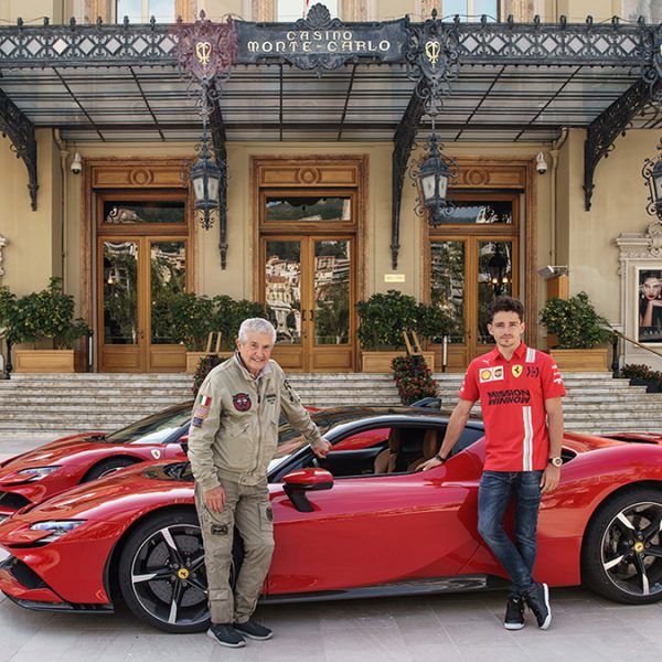 Charles Leclerc et la Ferrari SF90 Stradale à la téte de l'affiche du "Grand Rendez-Vous" de Claude Lelouch