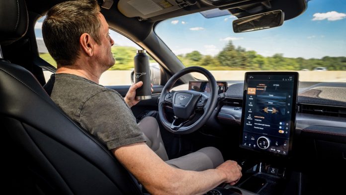 La technologie Ford Co-Pilot360MC offre maintenant la conduite mains libres