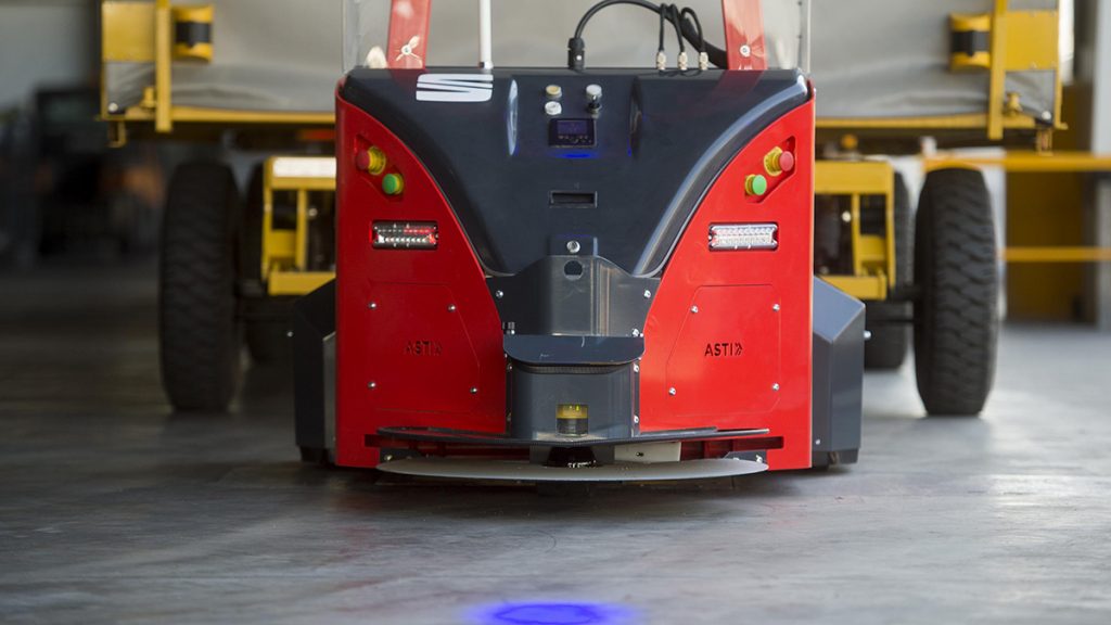 À quoi servent les huit robots qui circulent sur la route de l'usine SEAT de Martorell ?