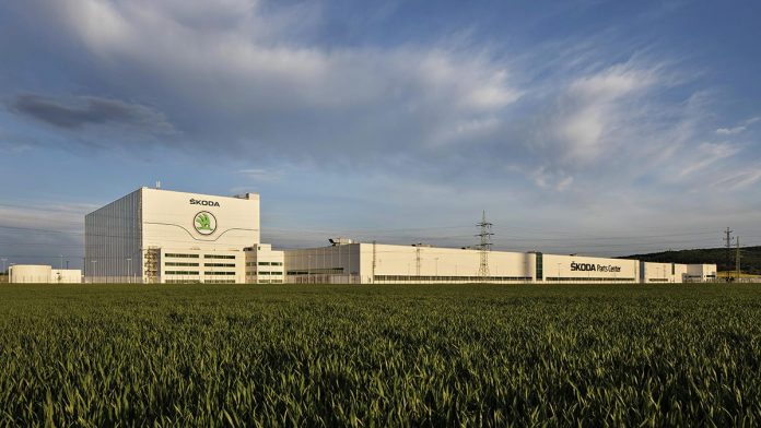 Depuis 20 ans, le SKODA Parts Center à Mladá Boleslav assure un approvisionnement rapide et fiable en pièces d'origine