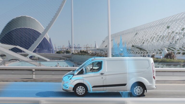 Ford présente sa nouvelle technologie : le mode électrique automatique Ford PHEV