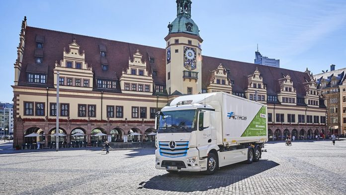 Transport de distribution sans émissions locales de CO2 à Leipzig : DB Schenker mise sur le Mercedes-Benz eActros