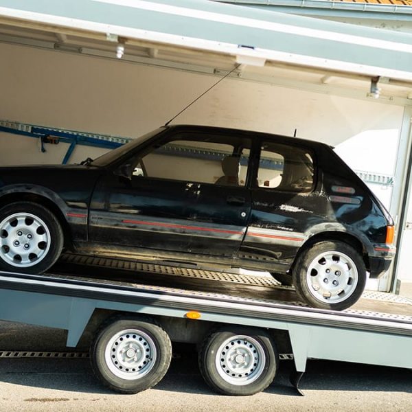 Aventure PEUGEOT restaure une PEUGEOT 205 GTi