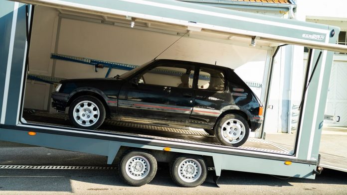 Aventure PEUGEOT restaure une PEUGEOT 205 GTi