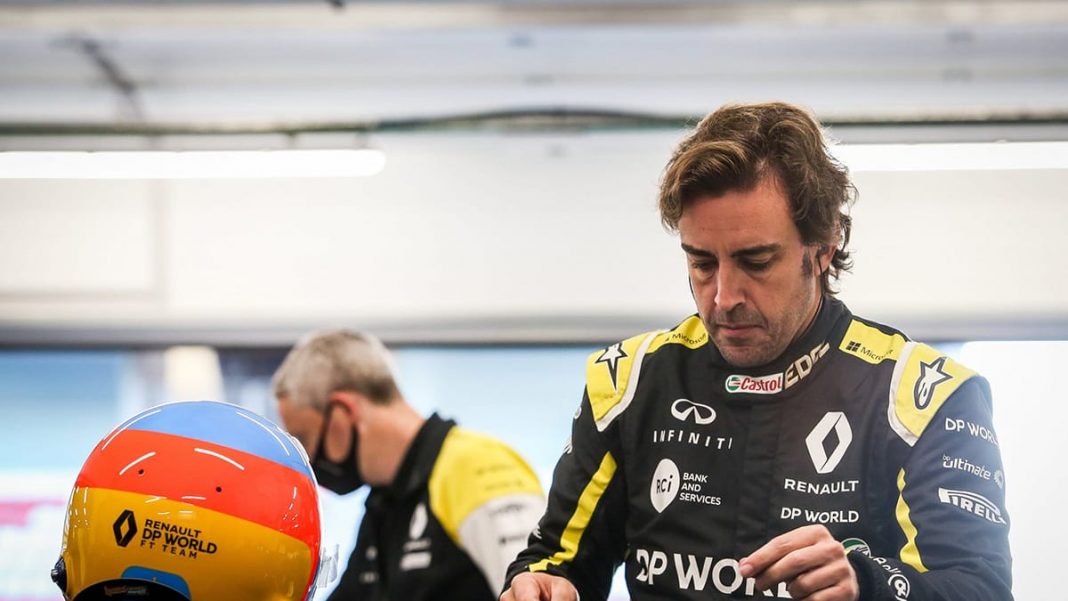 Fernando Alonso fait ses débuts avec Renault DP World F1 Team
