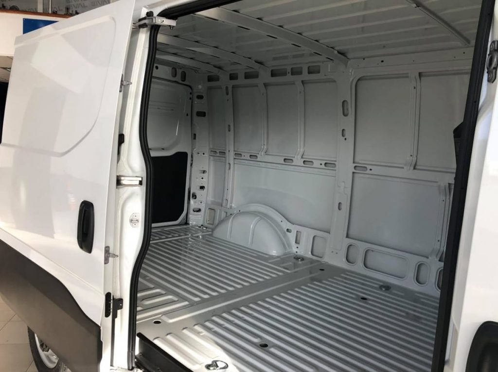 IVECO DAILY fourgon 9m3