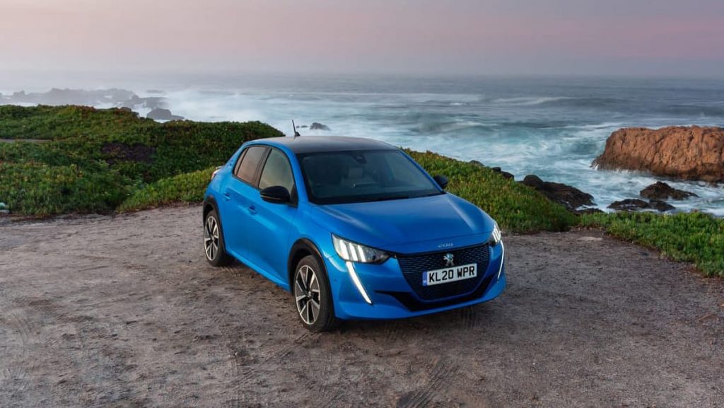 La nouvelle PEUGEOT e-208 lauréate du prix « Electric Small Car of the Year » décerné par le magazine britannique WHAT CAR ? PEUGEOT e208