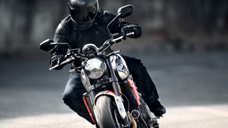 Triumph dévoile sa toute nouvelle trident 660 TRIUMPH TRIDENT 660