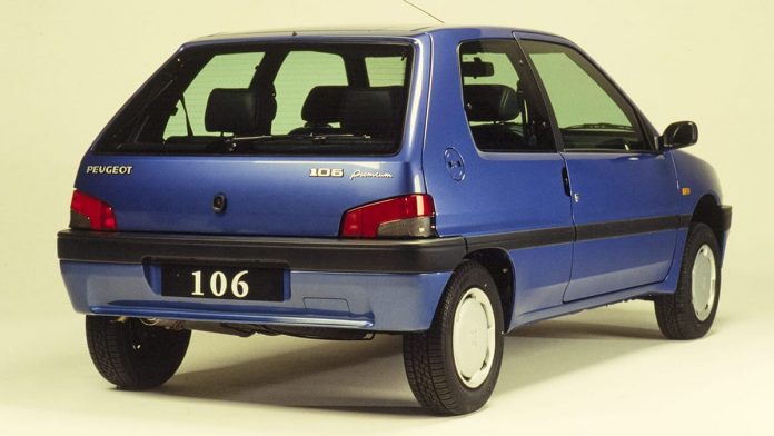 PEUGEOT 106 Premium et nouvelle PEUGEOT e-208 GT quand compacité rime avec haut de gamme