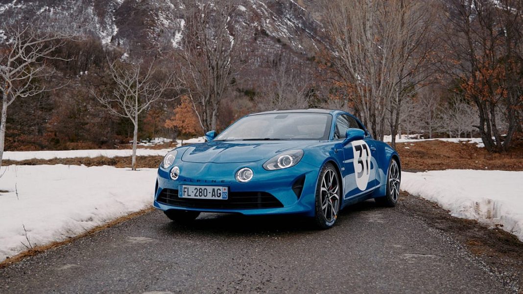 Esteban Ocon et lAlpine A110S lassaut du Rallye Monte-Carlo 2021