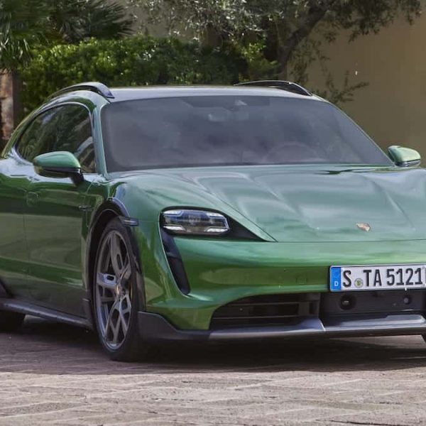 Porsche Taycan Cross Turismo 2021