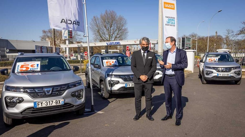 2021 - E.Leclerc Location accueille dans ses agences les premires Dacia Spring 100% lectriques (1)