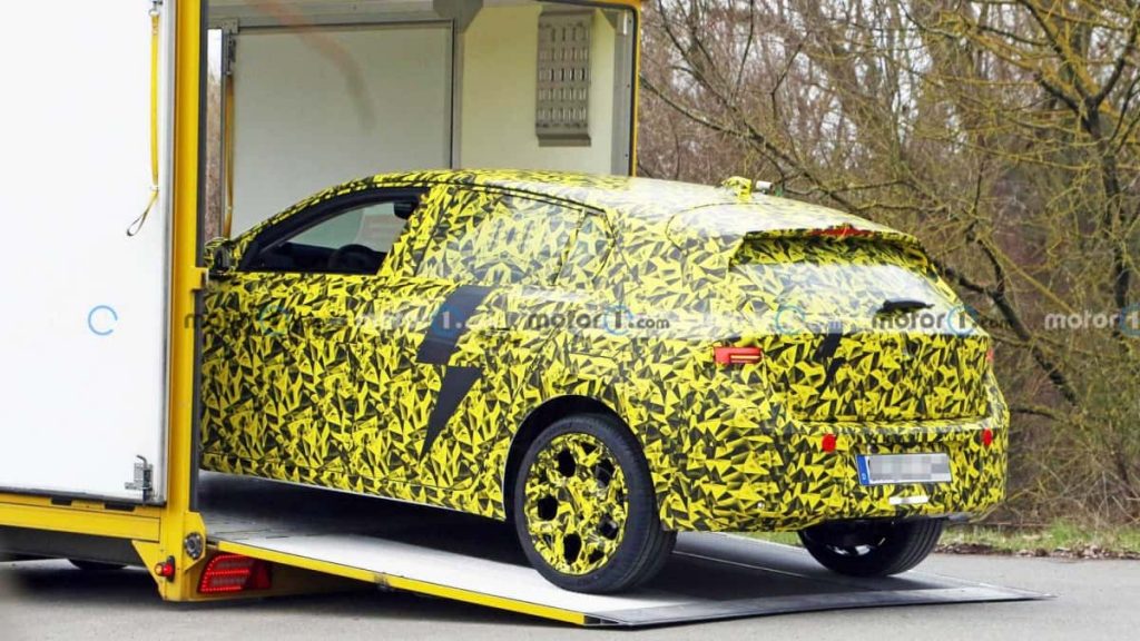 Opel Astra 2022 – crédit photo Motor1