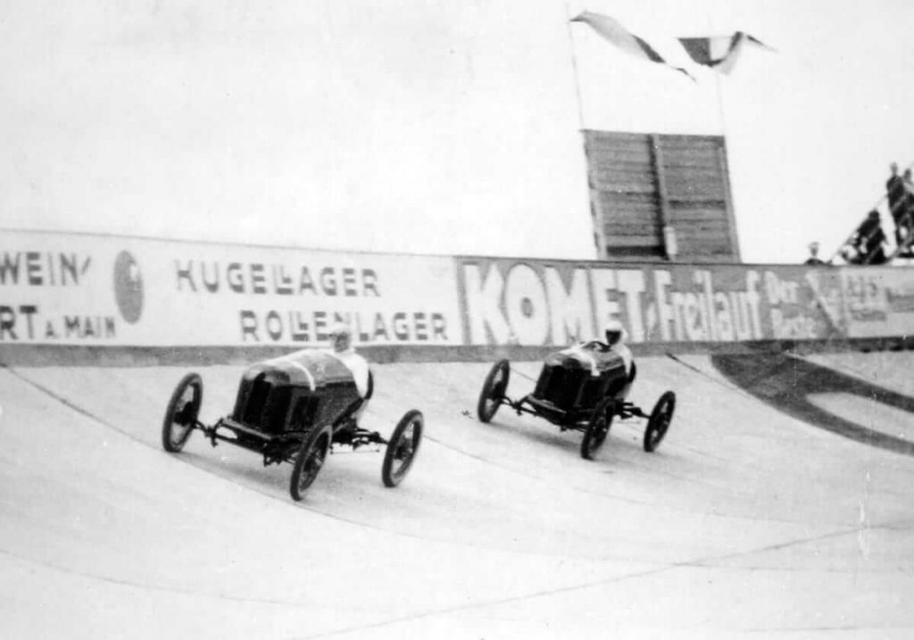 Il y a 100 ans - la première course automobile sur l’Opel Rennbahn