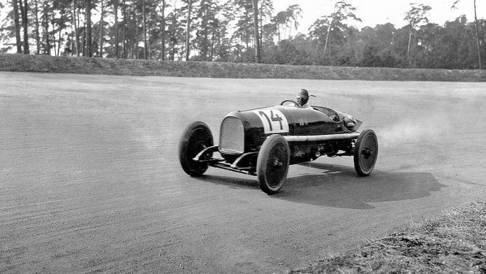 Il y a 100 ans - Opel remporte la course d’ouverture sur l’Avus