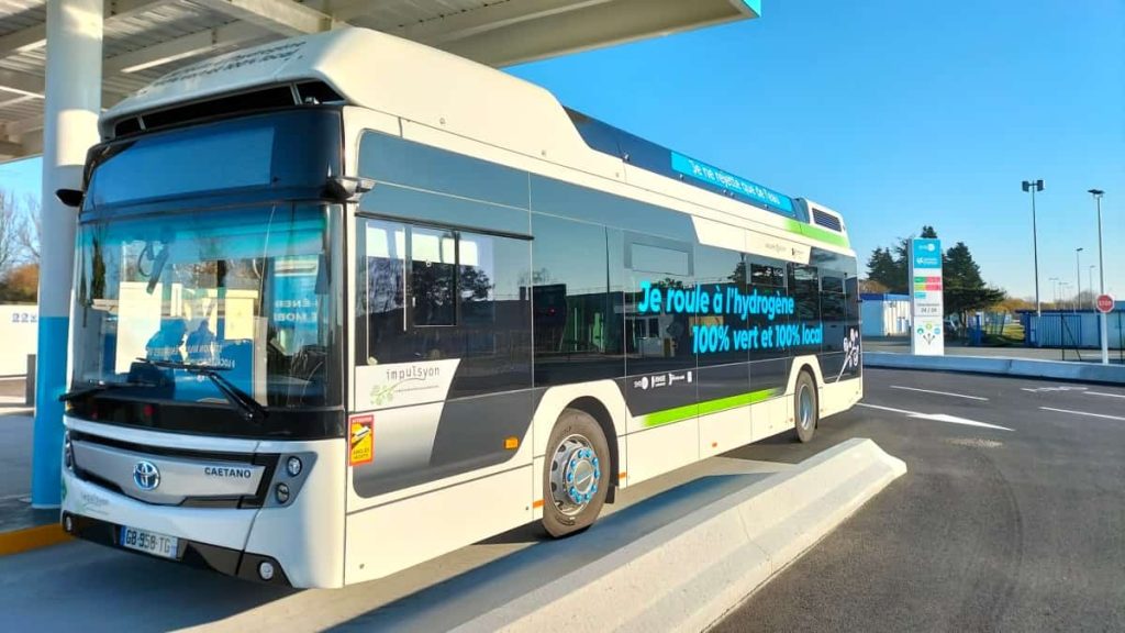 Toyota France : Première livraison d’un bus à hydrogène Caetano Toyota