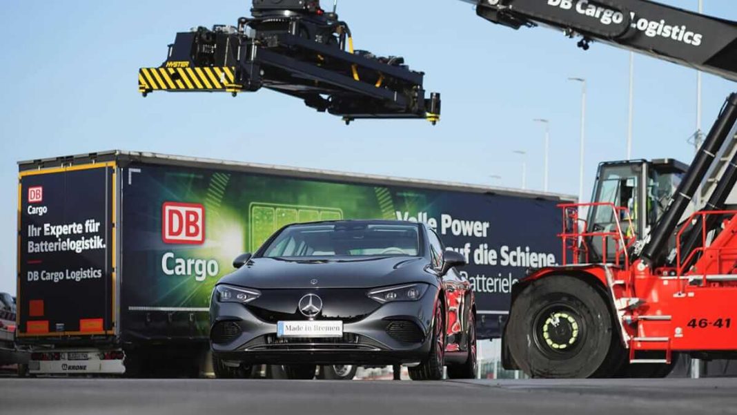 Mercedes-Benz transporte ses batteries sur une voie verte avec DB Cargo