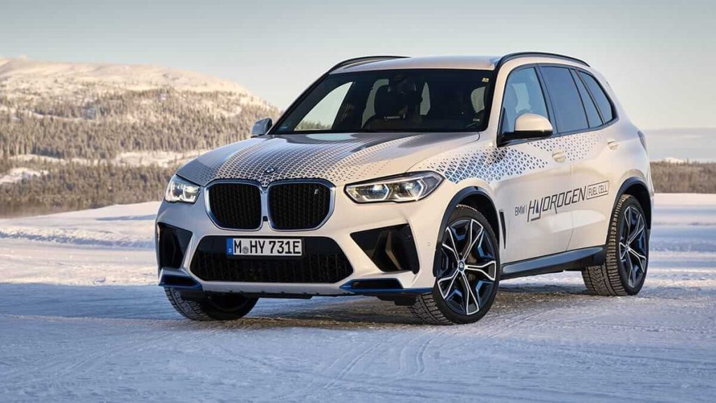 La BMW iX5 Hydrogen lors des derniers essais hivernaux près du cercle polaire BMW iX5 Hydrogen
