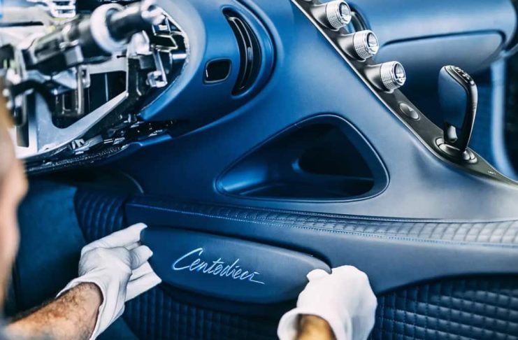 L’HABITACLE DE LA BUGATTI CENTODIECI