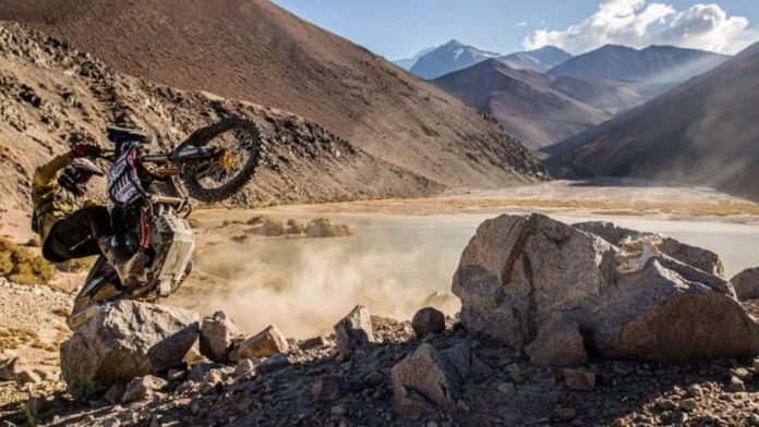 Record du monde pour Pol Tarrés à 6 157,50 m en Ténéré 700 !