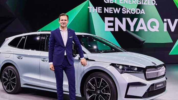 Thomas Schäfer et l'ENYAQ iV.jpg (1)