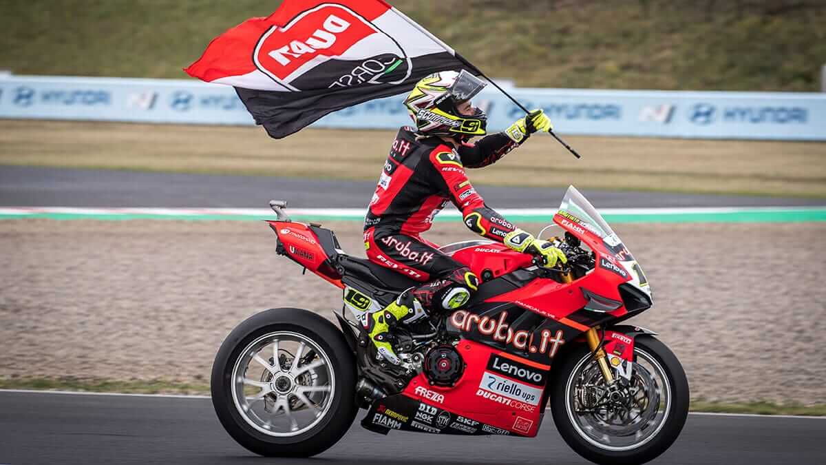 Ducati en el podio en World Superbike 1.000 veces