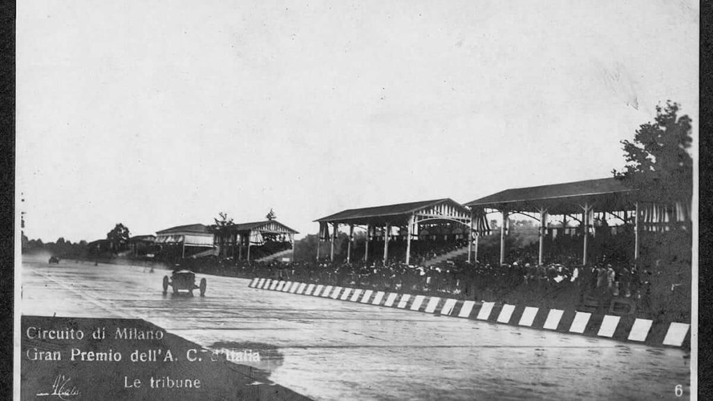 Centenaire du circuit de Monza - FIAT reçoit un prix pour sa victoire lors du premier Grand Prix d'Italie disputé sur le circuit