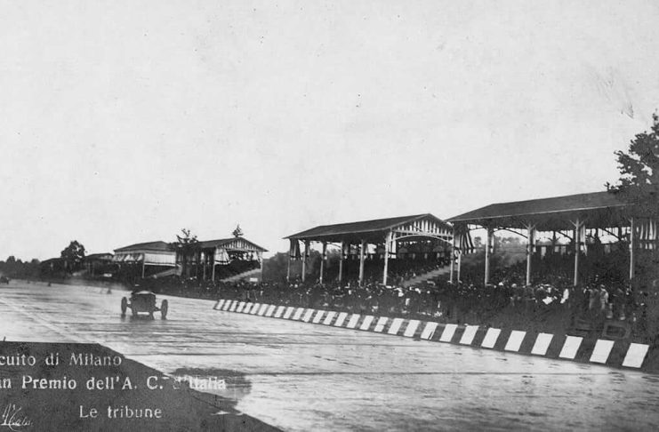 Centenaire du circuit de Monza - FIAT reçoit un prix pour sa victoire lors du premier Grand Prix d'Italie disputé sur le circuit