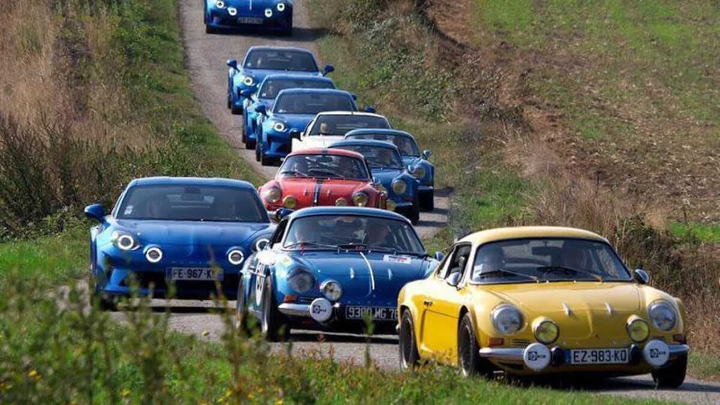 rassemblement Alpine à Thiron-Gardais