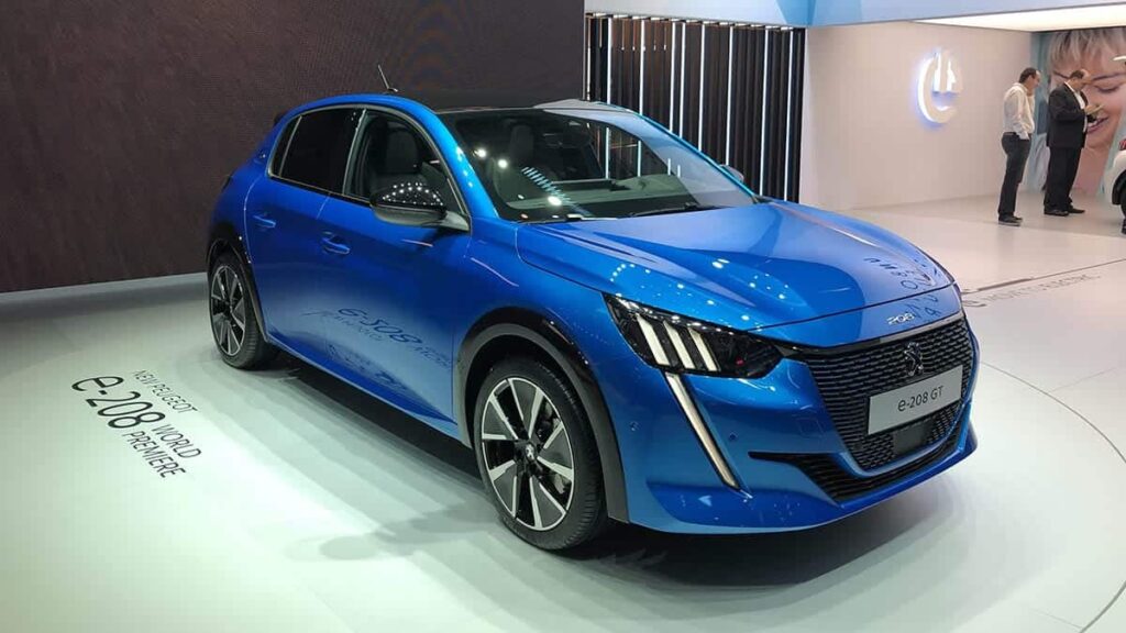 Voitures Électrifiées : un record de ventes en France ! peugeot e208