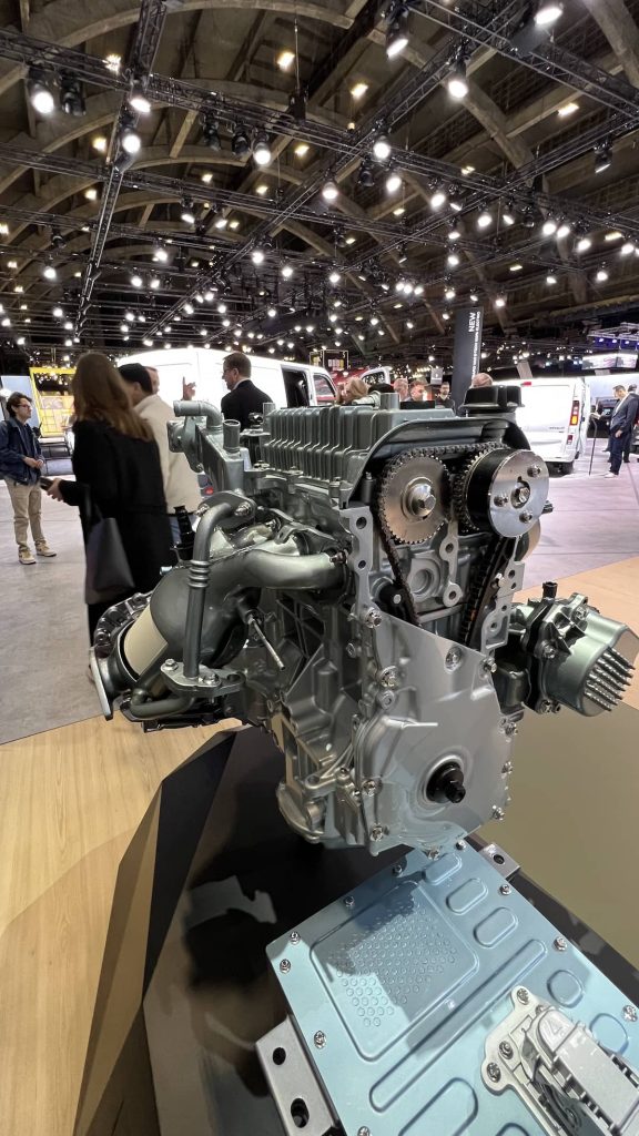 Dacia Hybrid 140 Engine