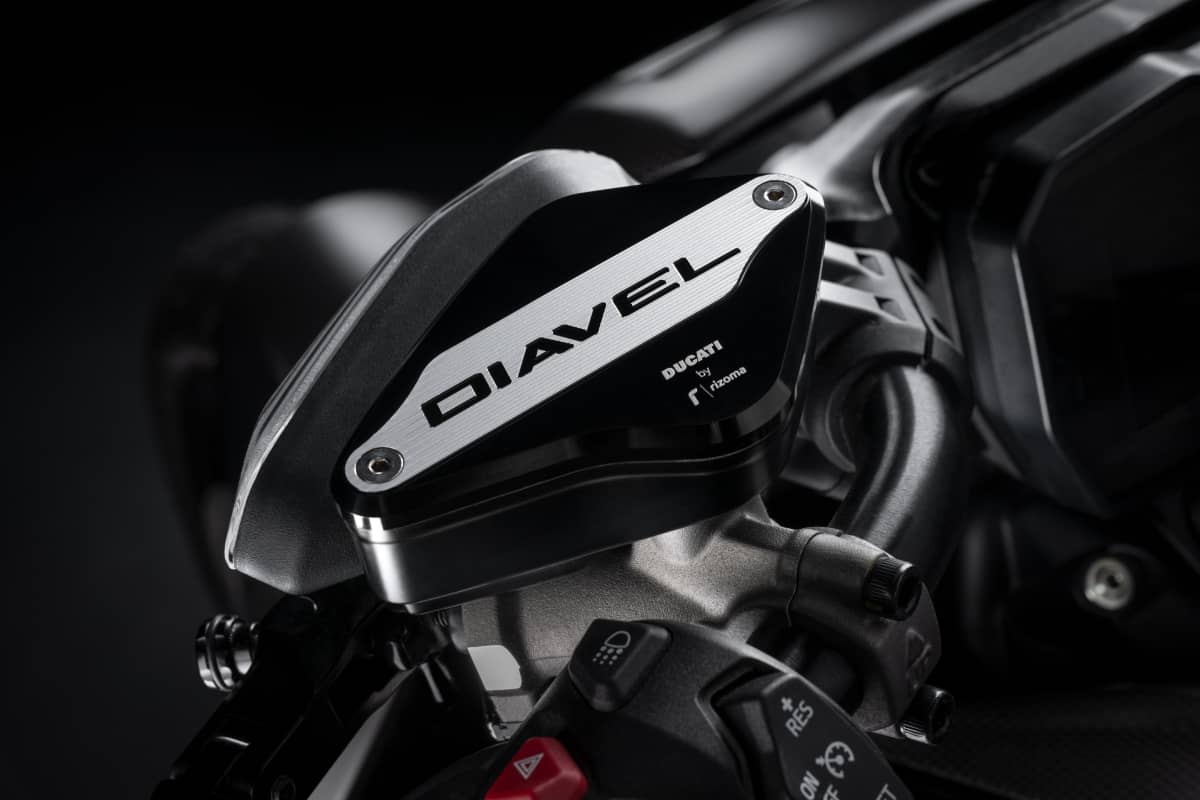 Ducati Diavel V4 : Plus De Puissance Et De Style Grâce Aux Accessoires ...