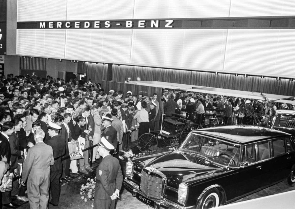 Mercedes-Benz 600 (W 100). Photo de la présentation au Salon international de l'automobile (IAA) de Francfort-sur-le-Main du 12 au 22 septembre 1963