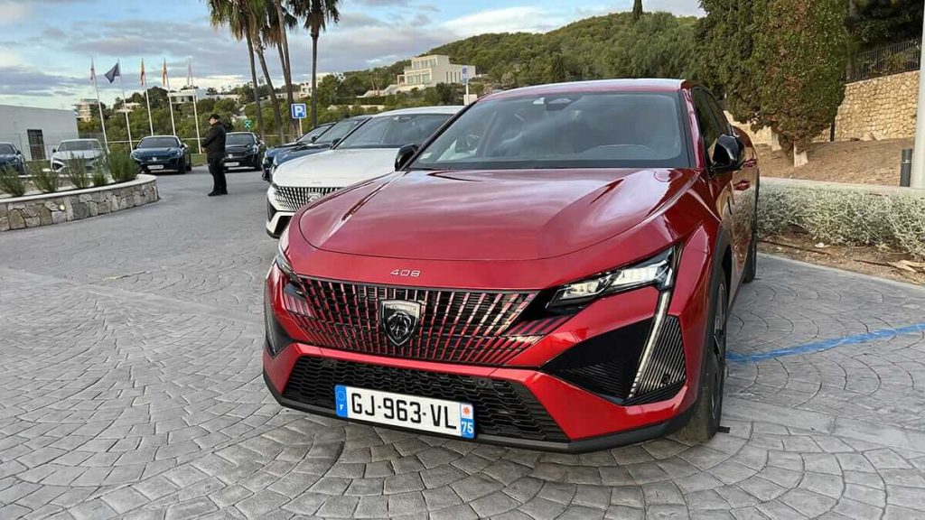 La nouvelle PEUGEOT 408 élue « Routière Business » de l’année 2023 Nouvelle Peugeot 408 2023